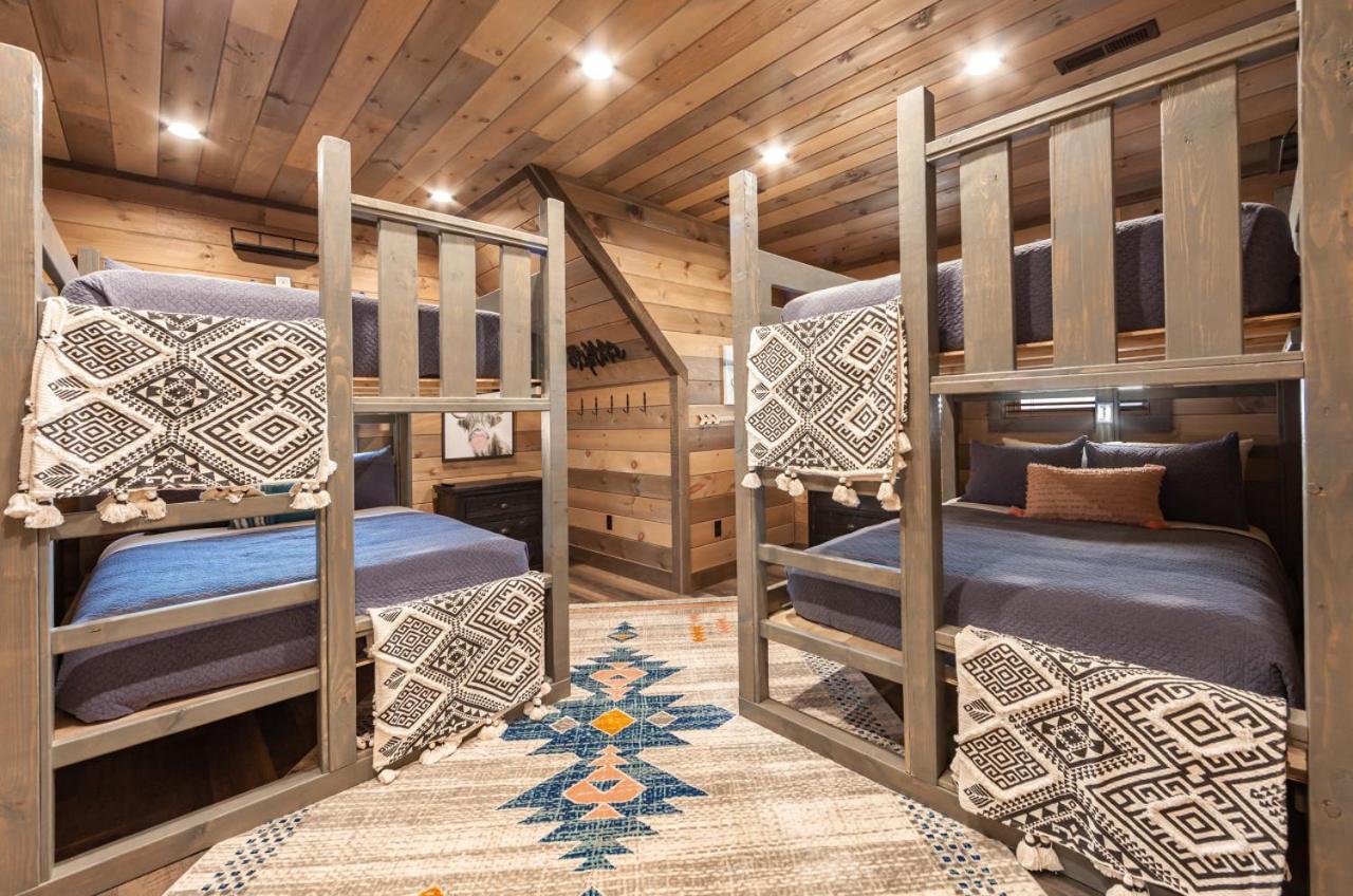 Splash Mountain Pool Hot Tub Theater Game Room เซอเวียร์วีล ภายนอก รูปภาพ