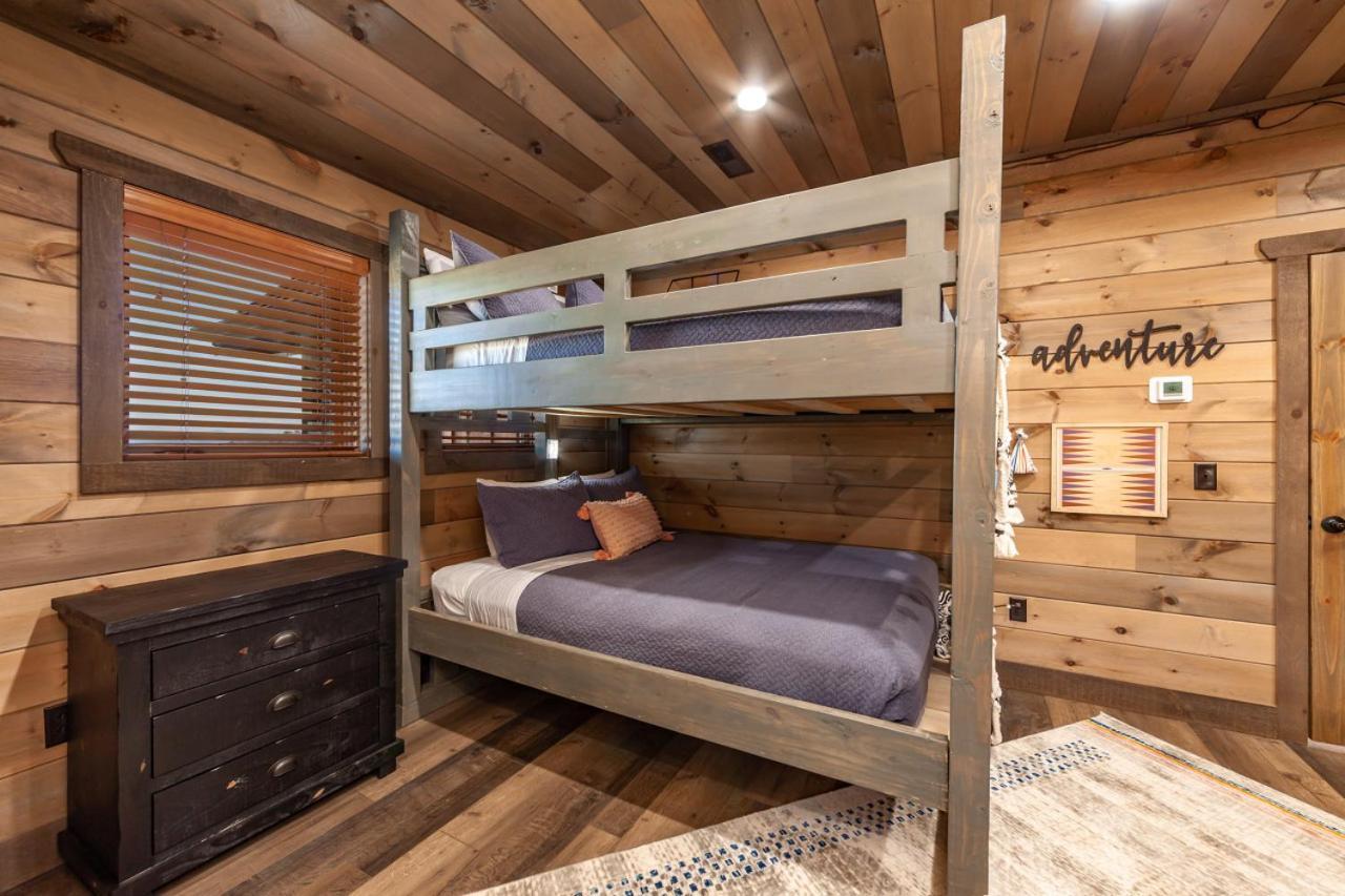 Splash Mountain Pool Hot Tub Theater Game Room เซอเวียร์วีล ภายนอก รูปภาพ