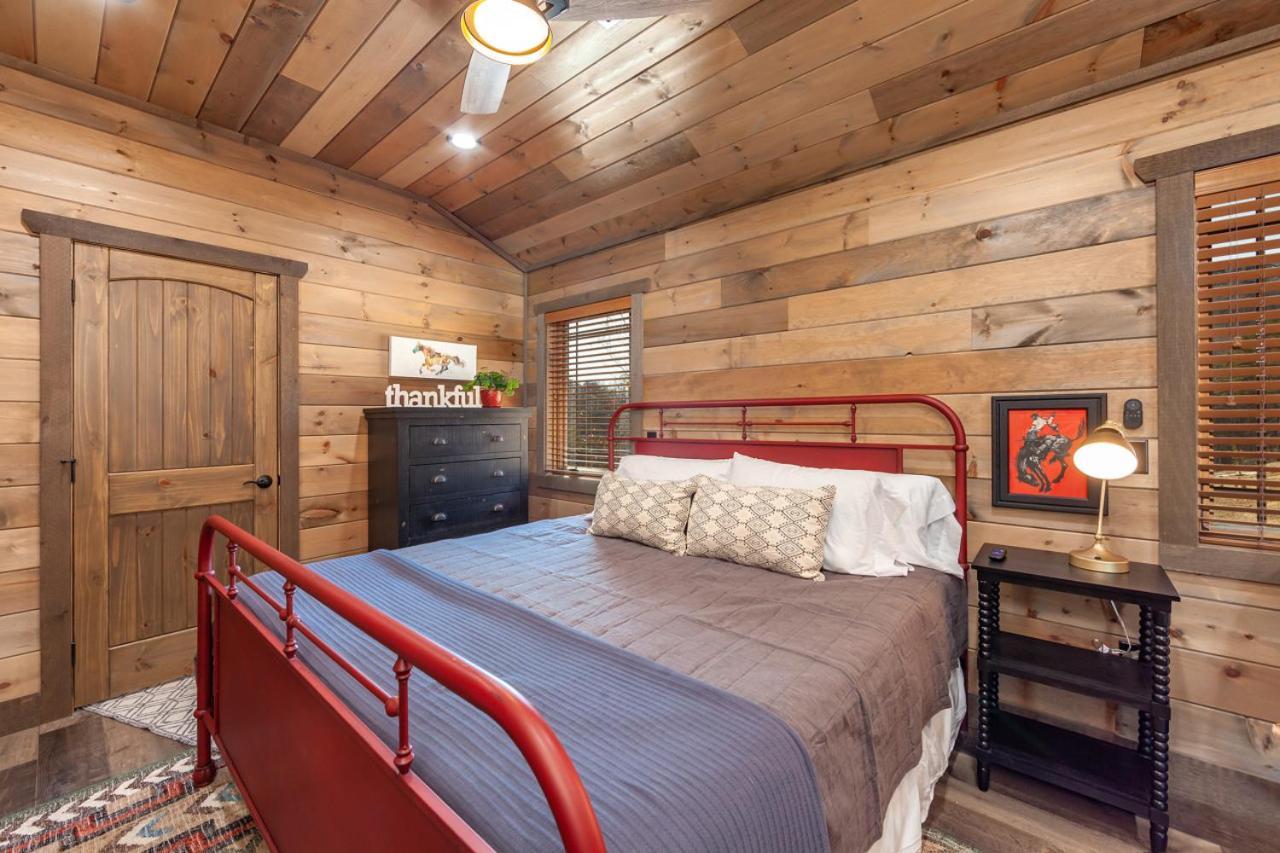 Splash Mountain Pool Hot Tub Theater Game Room เซอเวียร์วีล ภายนอก รูปภาพ