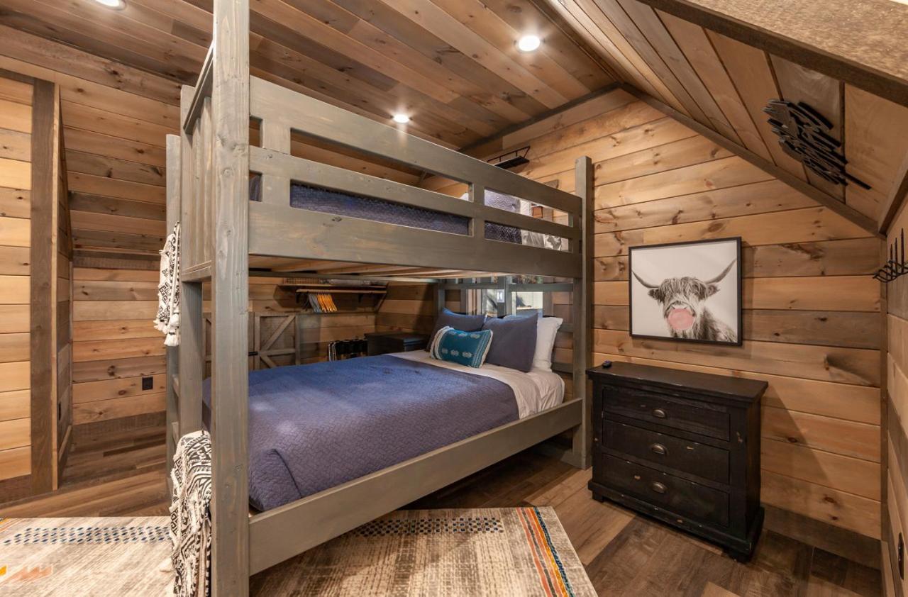 Splash Mountain Pool Hot Tub Theater Game Room เซอเวียร์วีล ภายนอก รูปภาพ